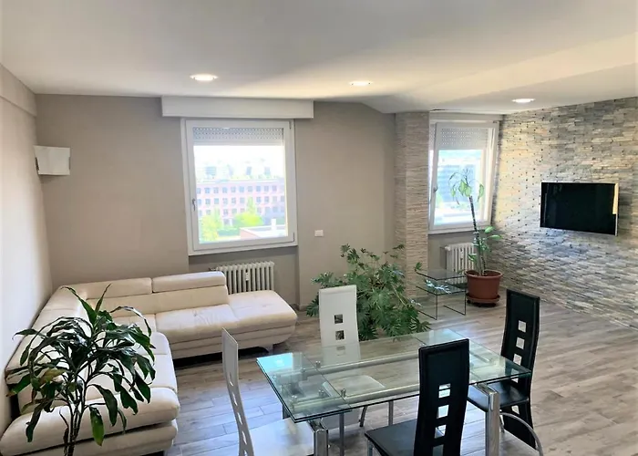 Апартаменты Mara's In *